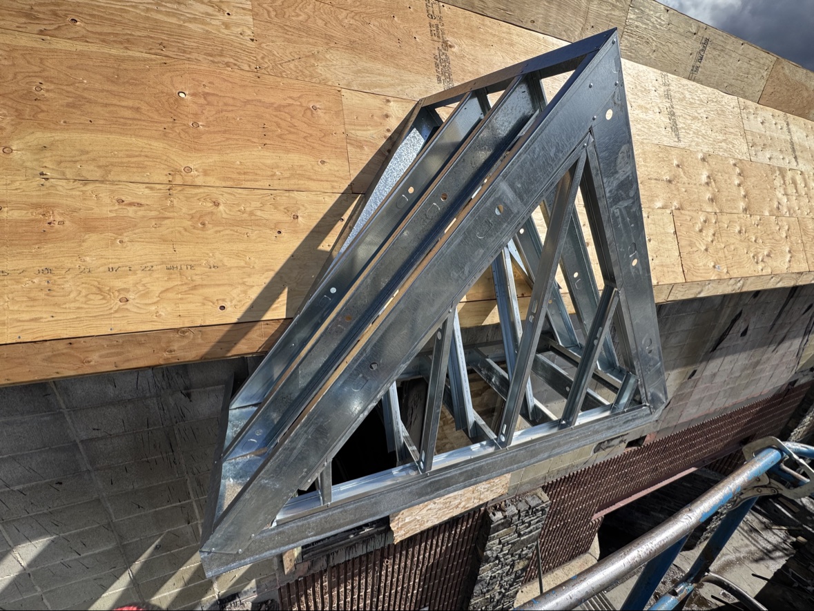 Steel roof truss detail